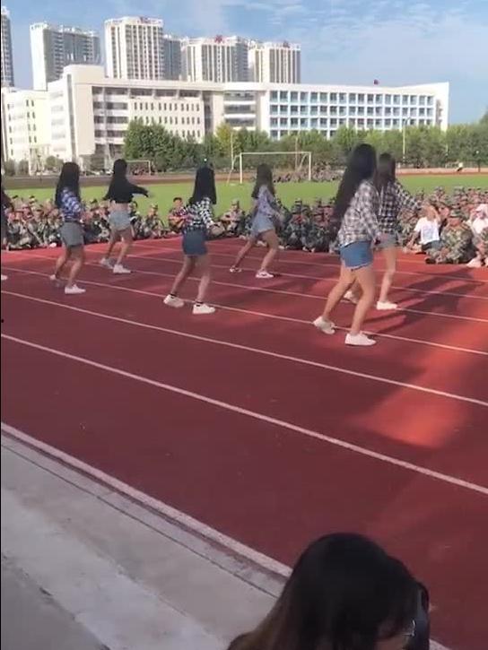军训姐跳舞吃瓜视频大全,全网狂欢视频大盘点