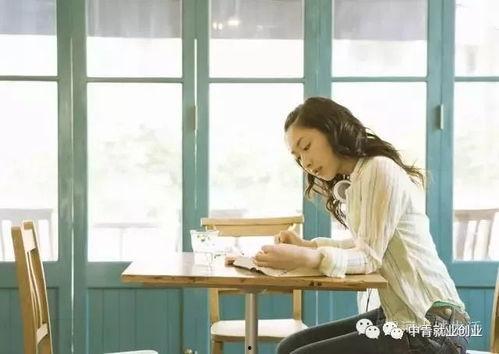 下雨天读书和吃瓜视频,解锁休闲时光的两种方式