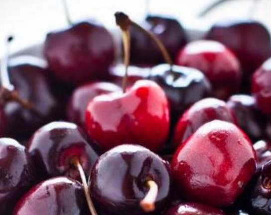 热门吃瓜视频 樱桃,揭秘网络热门吃瓜视频背后的故事