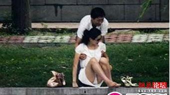 女子吃瓜逛景点原视频,体验独特旅行乐趣